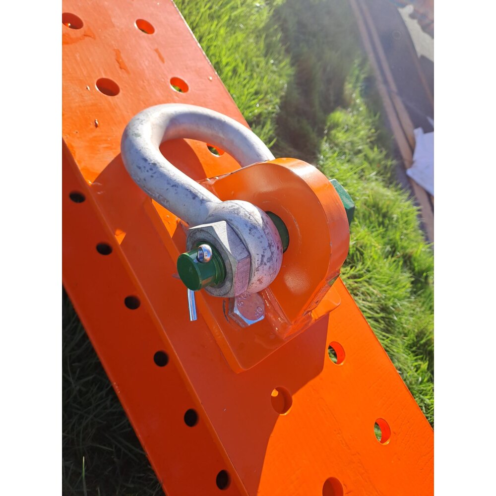 Shackle for multi lift beam
